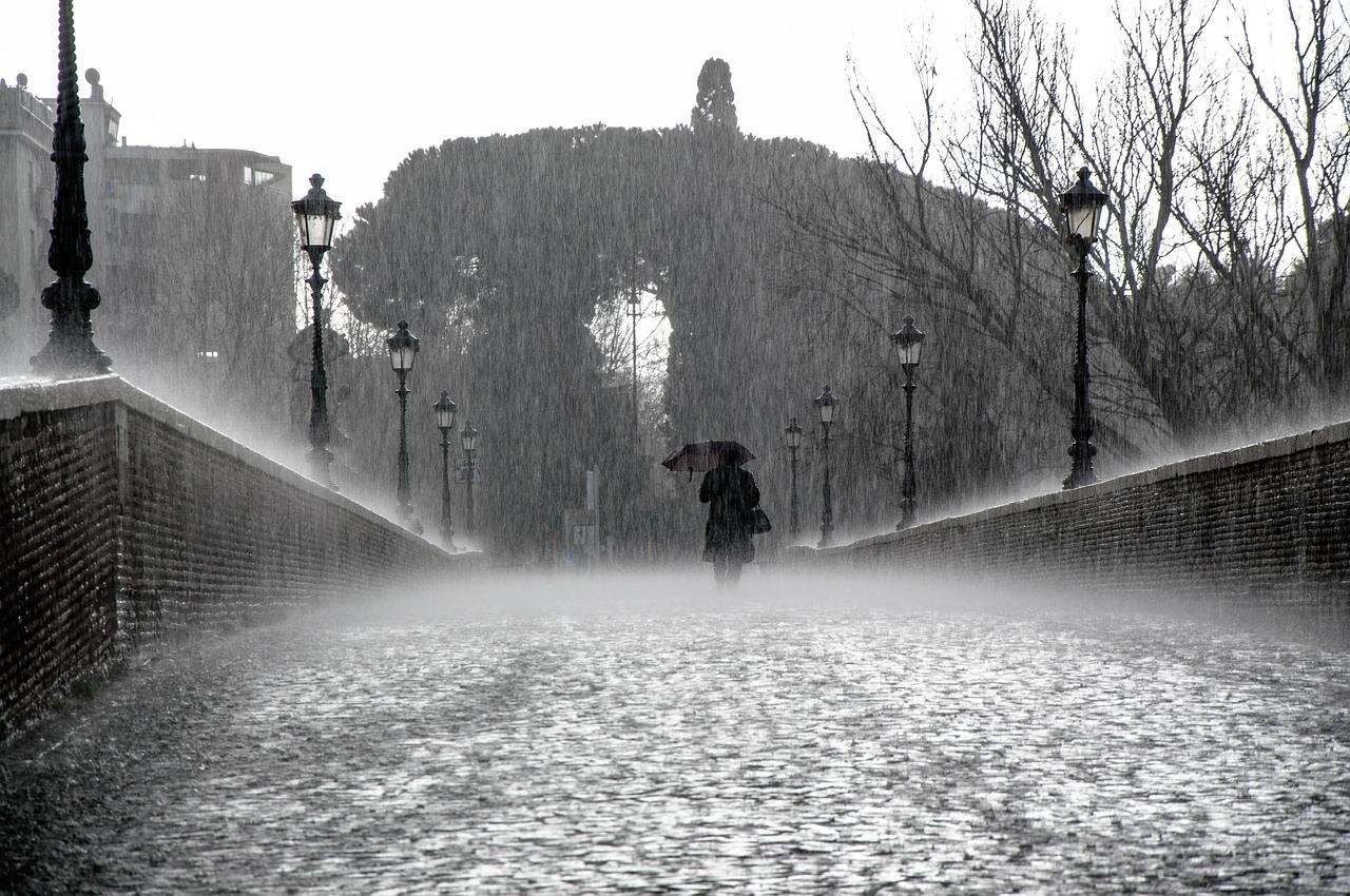 Photo introvertie sous la pluie