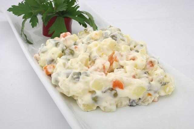 Servir Olivier Salade Aux Saucisses