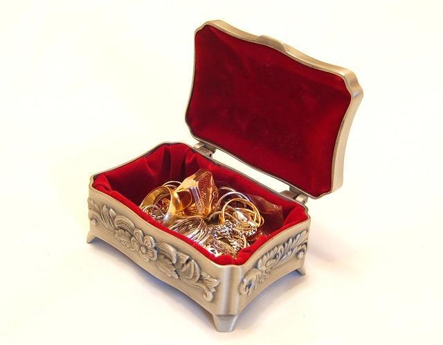 Coffret avec des bijoux en or
