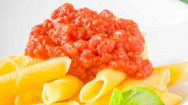 Снимка на вкусна аджика с паста Снимка на вкусна аджика с паста