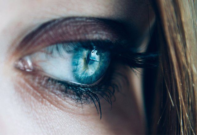 Yeux bleus avec des cils Yeux bleus avec des cils